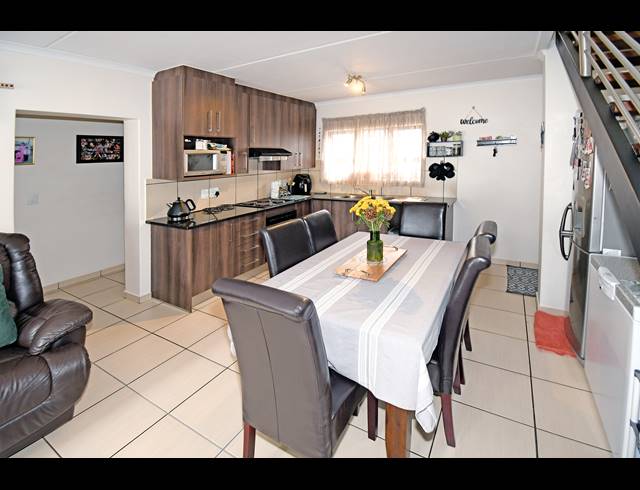 3 BEDROOM APARTMENT FOR SALE IN SUNNINGHILL